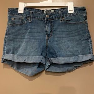 Size 8 Levi Jean shorts